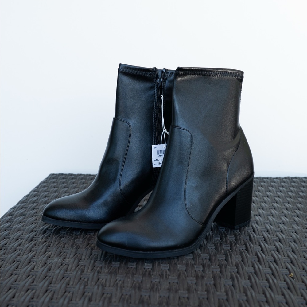 Brash Black Ankle Boots Pointed Toes Sz 8 Western Bikercore Minimalist Y2K NWT